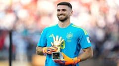 Nhà báo Tây Ban Nha bình luận về giải Găng tay Vàng: Simon ít can thiệp, FIFA đề xuất
