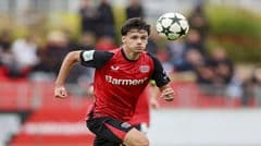 Roma đang muốn chiêu mộ tiền vệ cánh 18 tuổi Alaibegovic, trong khi Bayer Leverkusen yêu cầu mức giá 30 triệu euro