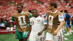Tiền vệ Qatar Assim Madibo bị FIFA treo 5 trận sau lỗi gây chấn thương cho Koné
