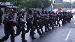 Cảnh sát Mexico triển khai lực lượng có vũ trang bên ngoài khách sạn của đội tuyển Anh nhằm ngăn chặn hành vi gây rối của người hâm mộ Mexico