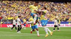 Brazil thắng 2-1 trước Nhật Bản, tiến vào vòng 16 đội