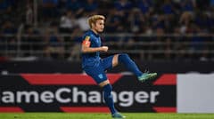 Theerathon lần thứ ba nhận danh hiệu Cầu thủ xuất sắc nhất Thai League, tiếp tục khẳng định vị thế trong bóng đá Thái Lan