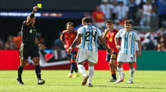 Kết thúc 90 phút: Tây Ban Nha và Argentina hòa 0-0, Argentina thiểu người, vào hiệp phụ