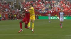 Wayne Rooney và cựu trọng tài Anh Darren Cann bình luận về vụ va chạm giữa thủ môn Bosnia Vasilj và Oluwaseyi