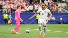 Harry Kane ghi bàn trong World Cup lần thứ ba liên tiếp, nâng tổng số bàn thắng lên 9, vượt Cristiano Ronaldo và cách Alan Lineker một bàn