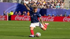 Digne: Các tiền vệ và tiền đạo của tuyển Pháp luôn tích cực hỗ trợ phòng ngự