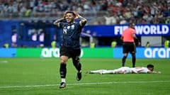 Argentina thắng Anh 2-1 sau hiệp phụ