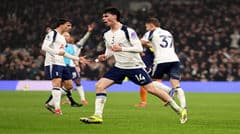 Romano: Newcastle đề nghị chuyển Archie Gray nhưng Tottenham từ chối