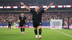 Erling Haaland ghi ít nhất hai bàn trong hai trận World Cup mở màn