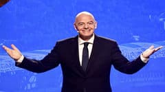 Chủ tịch FIFA Gianni Infantino đối diện với đơn khiếu nại về vi phạm nguyên tắc trung lập