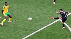 Canada lần đầu tiên vào vòng 16 đội World Cup, sẽ đối đầu với đội thắng của trận Hà Lan vs Maroc