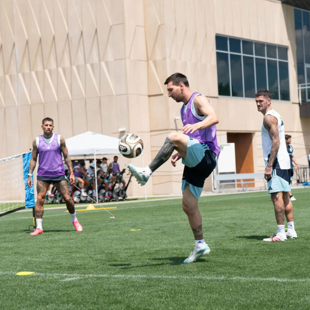 Messi đăng ảnh tập luyện trên Instagram: Buổi tập cuối cùng tại Kansas City, biết ơn tất cả Messi đăng ảnh tập luyện trên Instagram: Buổi tập cuối cùng tại Kansas City, biết ơn tất cả
