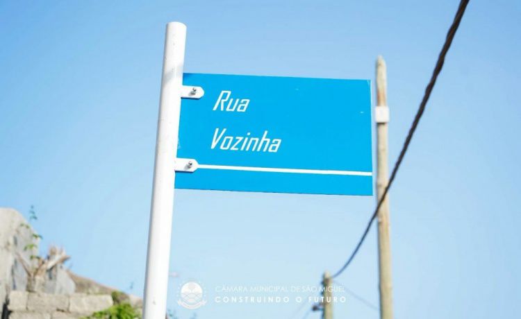 Tên của thủ môn Voznia của đội tuyển Cape Verde đã được dùng để đặt tên cho một con phố địa phương Tên của thủ môn Voznia của đội tuyển Cape Verde đã được dùng để đặt tên cho một con phố địa phương