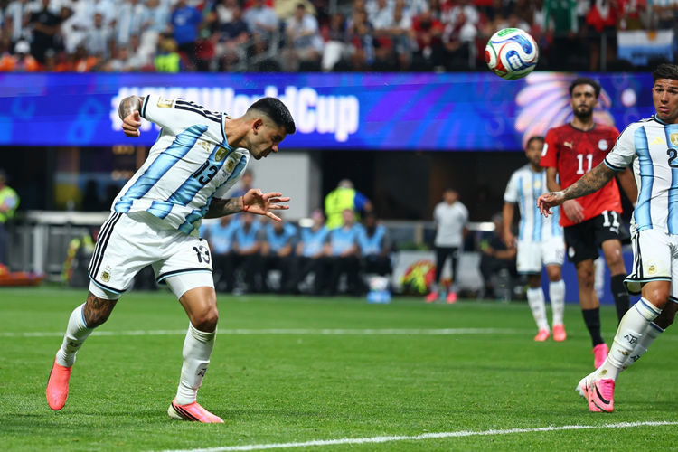 Romano: Argentina thăng hoa, Cristian Romero lọt vào mắt xanh của loạt ông lớn