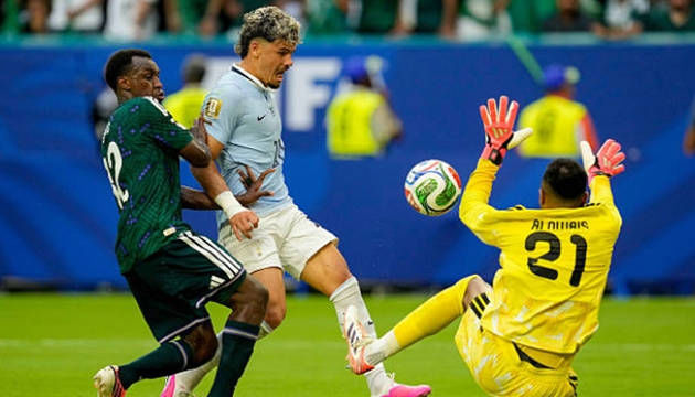 Ả Rập Xê Út 1-1 Uruguay | Al-Owais có 9 pha cứu thua, Al-Amri ghi bàn mở tỷ số, còn Araujo lập công gỡ hòa Ả Rập Xê Út 1-1 Uruguay | Al-Owais có 9 pha cứu thua, Al-Amri ghi bàn mở tỷ số, còn Araujo lập công gỡ hòa