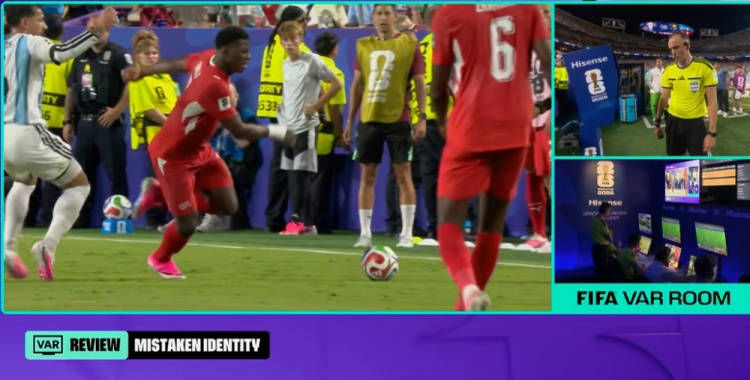 Argentina 3-1 Thụy Sĩ | Embolo nhận thẻ vàng thứ 2 vì ăn vạ, nhà ĐKVĐ chật vật vào bán kết
