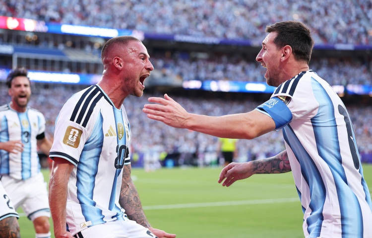 Argentina 3-1 Thụy Sĩ | Embolo nhận thẻ vàng thứ 2 vì ăn vạ, nhà ĐKVĐ chật vật vào bán kết