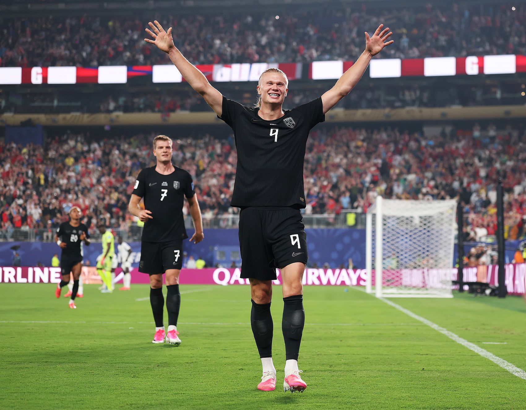 Haaland đã ghi 2 bàn trở lên trong hai trận World Cup đầu tiên