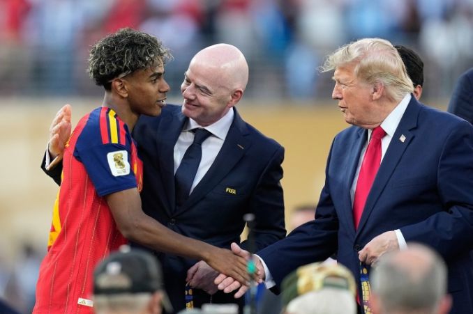 Trump trao giải! Tây Ban Nha vô địch World Cup 2026, Rodri nâng cúp vàng