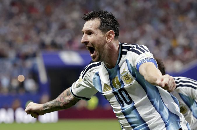 Chuộc lỗi! Messi kiến tạo và ghi bàn trong 5 phút, Argentina thắng ngược Ai Cập 3-2