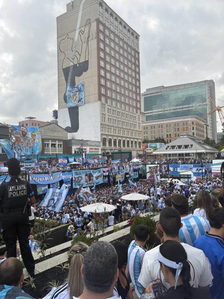 Phóng viên: CĐV Argentina đã 