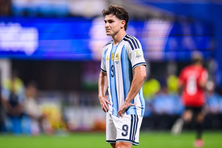 MD: Alvarez gây thất vọng tại World Cup, Barcelona cho rằng anh chỉ đáng giá 70-80 triệu euro MD: Alvarez gây thất vọng tại World Cup, Barcelona cho rằng anh chỉ đáng giá 70-80 triệu euro