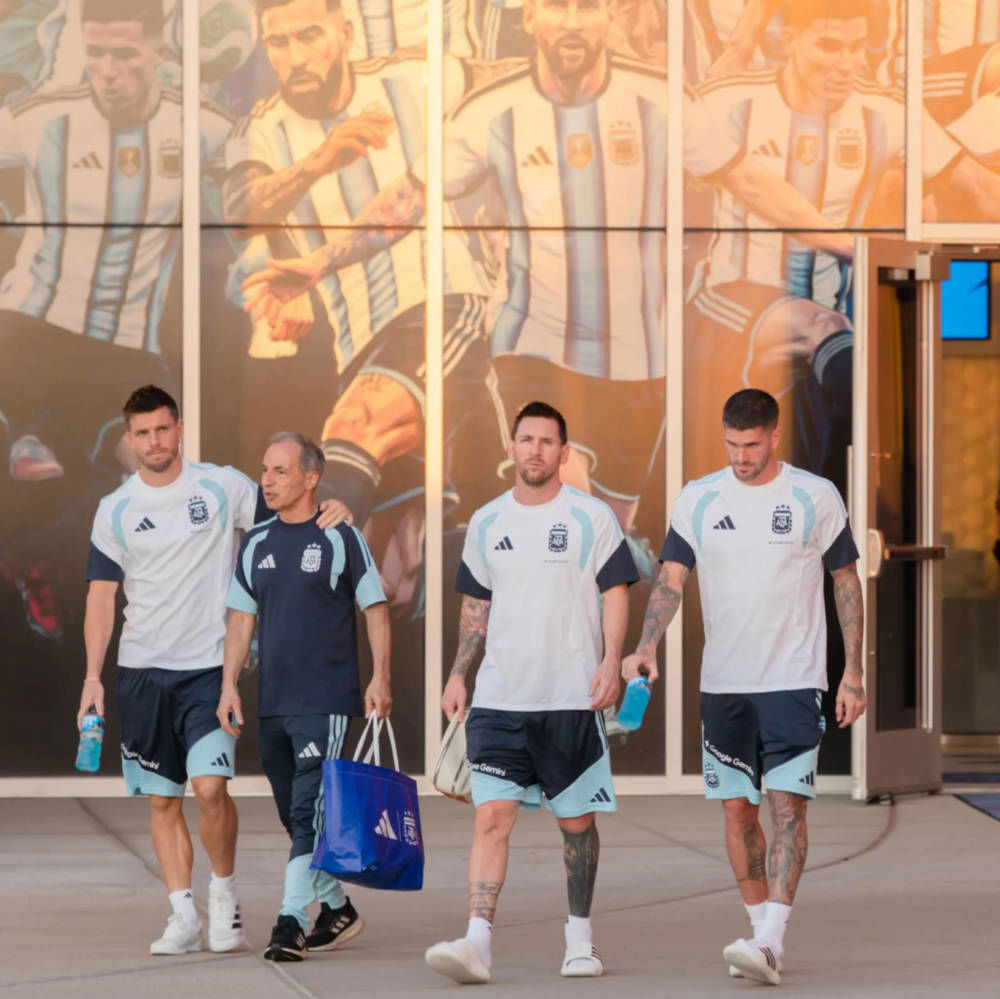 Messi đăng ảnh tập luyện trên Instagram: Buổi tập cuối cùng tại Kansas City, biết ơn tất cả Messi đăng ảnh tập luyện trên Instagram: Buổi tập cuối cùng tại Kansas City, biết ơn tất cả