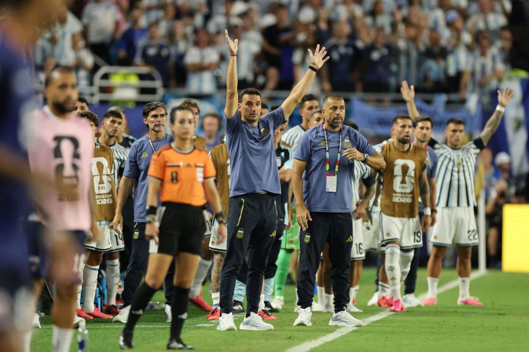 Argentina ngược dòng khó tin 3-2 trước Ai Cập, Messi lập công và kiến tạo đưa nhà ĐKVĐ vào tứ kết