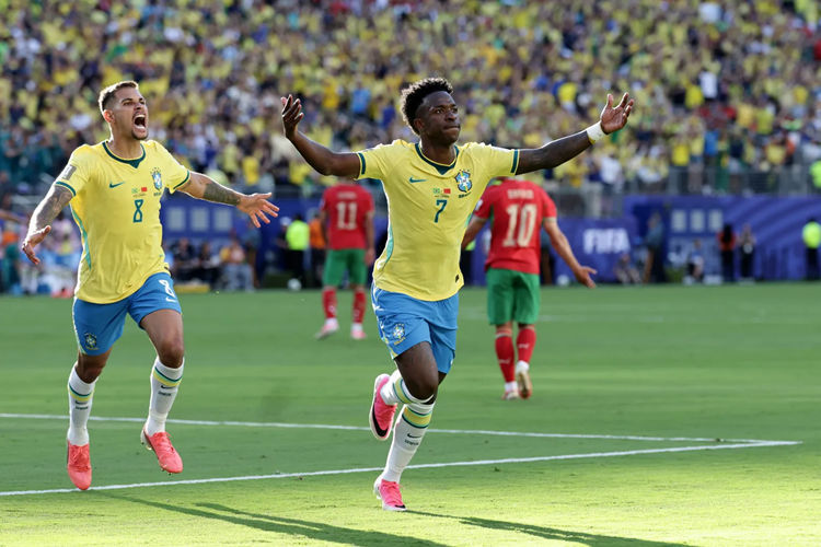 Cắt vào trong gỡ hòa cho Brazil! Vinicius đăng ảnh trên mạng xã hội: Chúng tôi sẽ tốt hơn, cố lên Brazil!