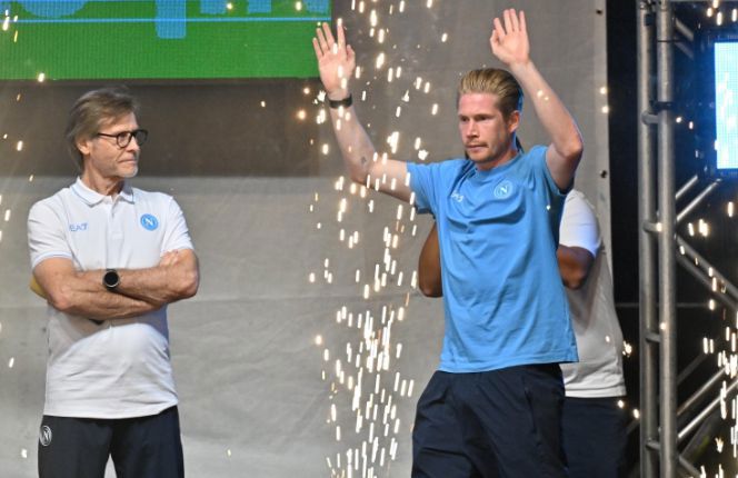 Hamsik: De Bruyne là một trong những tiền vệ tấn công xuất sắc nhất thế kỷ này
