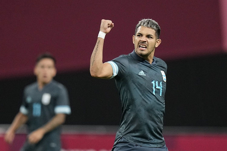 Sắp gia nhập! Phóng viên: hậu vệ người Argentina Medina đang kiểm tra y tế tại Leverkusen Sắp gia nhập! Phóng viên: hậu vệ người Argentina Medina đang kiểm tra y tế tại Leverkusen