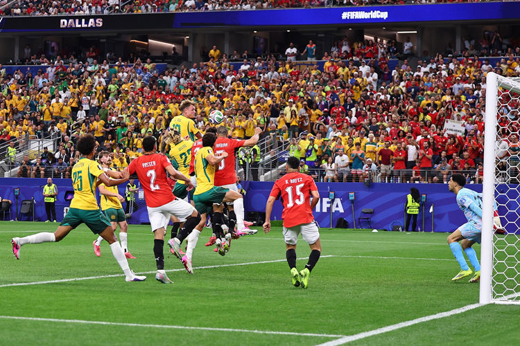 Ai Cập vào vòng 1/8: Thắng Australia 5-3 trên chấm 11m, đổi thủ môn phút 119 và thực hiện 4/4 quả penalty Ai Cập vào vòng 1/8: Thắng Australia 5-3 trên chấm 11m, đổi thủ môn phút 119 và thực hiện 4/4 quả penalty
