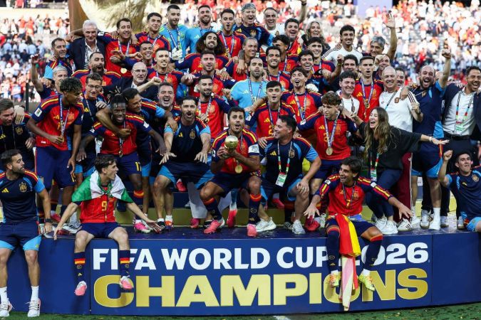 Trump trao giải! Tây Ban Nha vô địch World Cup 2026, Rodri nâng cúp vàng