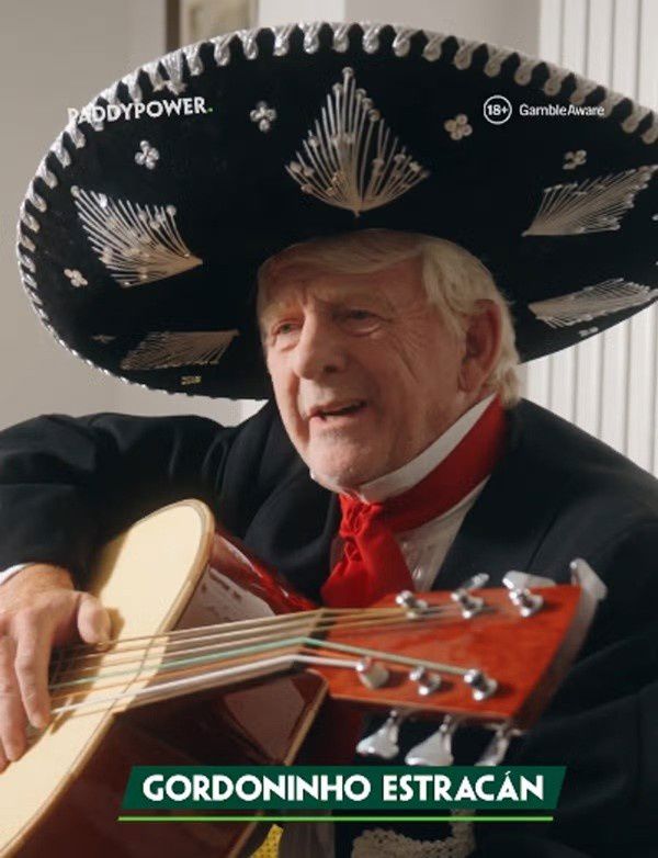 Ba huyền thoại bóng đá Scotland đã tham gia đóng một đoạn quảng cáo ủng hộ Mexico