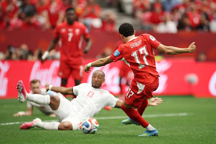Chung sức đi tiếp! Thụy Sĩ 2-1 Canada, giành ngôi đầu bảng xuất sắc – Manzambi lập công kiến tạo, Vargas ghi bàn