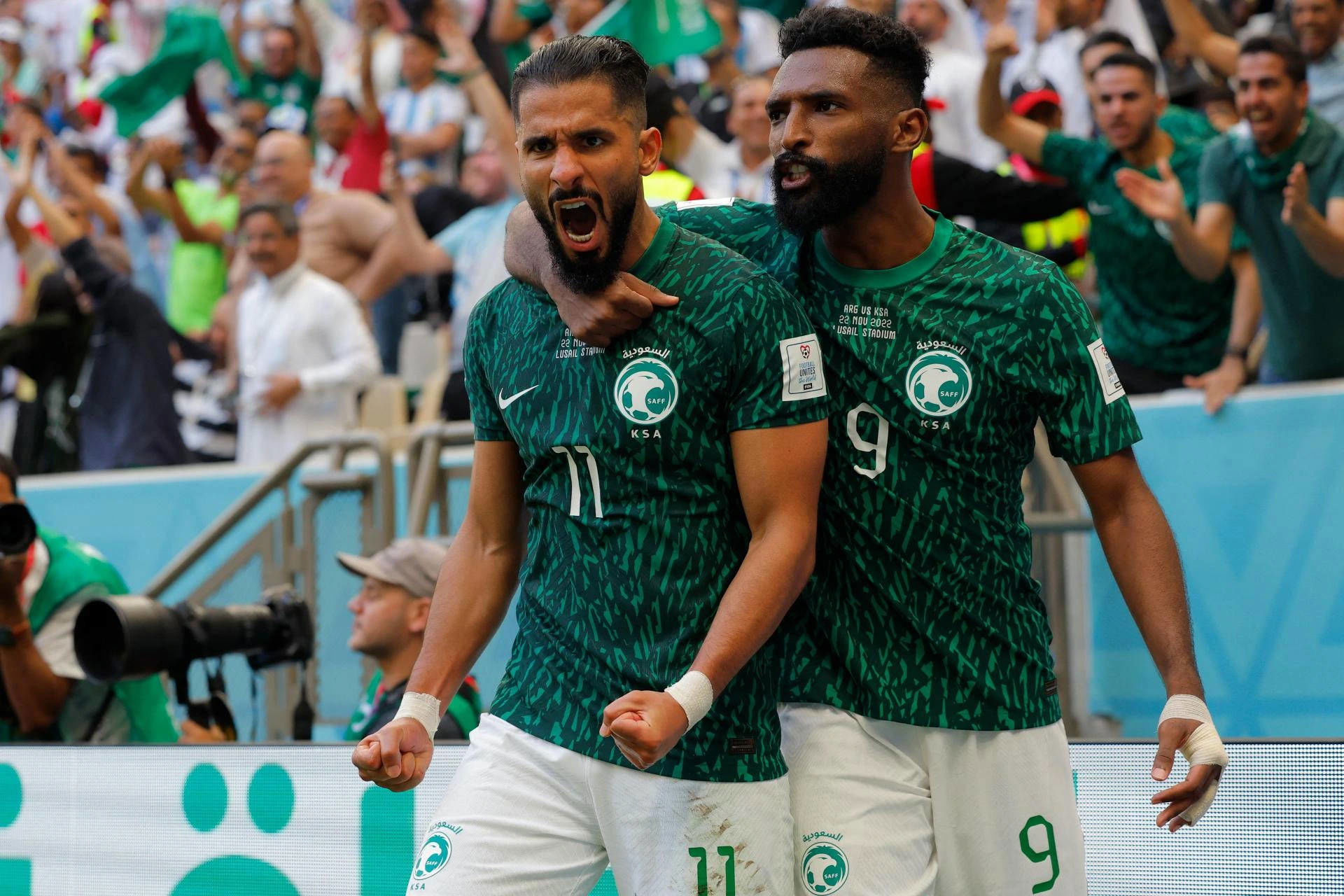 Ả Rập Xê Út 1-1 Uruguay | Al-Owais có 9 pha cứu thua, Al-Amri ghi bàn mở tỷ số, còn Araujo lập công gỡ hòa Ả Rập Xê Út 1-1 Uruguay | Al-Owais có 9 pha cứu thua, Al-Amri ghi bàn mở tỷ số, còn Araujo lập công gỡ hòa