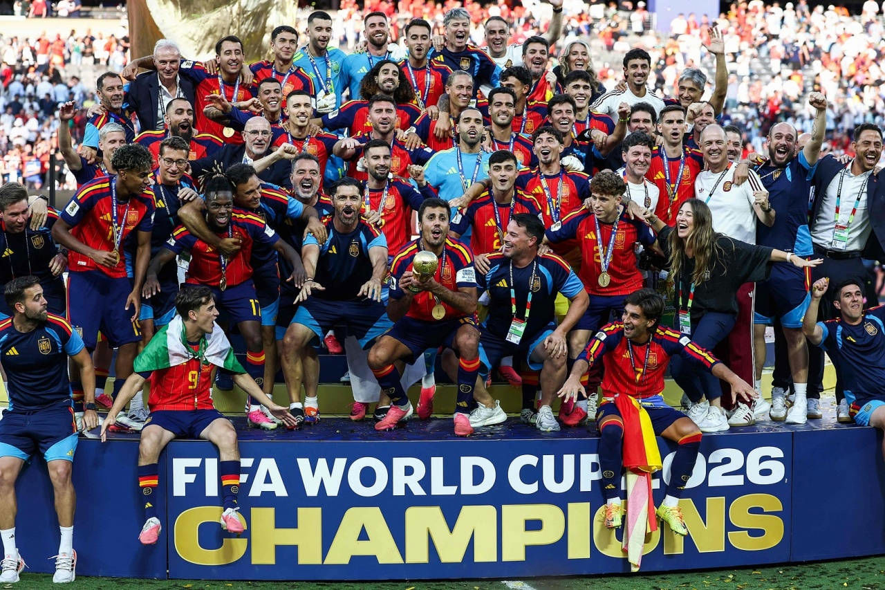 Lần đầu tiên Tổng thống Trump trao cúp! Tây Ban Nha vô địch World Cup 2026, đội trưởng Rodri giành Quả bóng Vàng World Cup!
