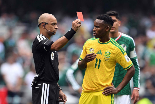 Kỷ lục trận khai mạc! Mexico vs Nam Phi có 3 thẻ đỏ, đứng thứ hai lịch sử World Cup Kỷ lục trận khai mạc! Mexico vs Nam Phi có 3 thẻ đỏ, đứng thứ hai lịch sử World Cup