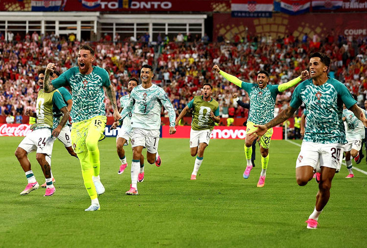Ghi bàn phút chót vào vòng 1/8! Bồ Đào Nha 2-1 Croatia, Ronaldo ghi bàn đầu tiên ở vòng knock-out, G.Ramos ấn định tỉ số phút bù giờ