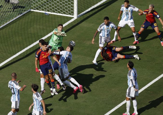 Dibu Martinez 11 pha cứu thua, Argentina trở thành đội đầu tiên không có cú sút nào trong 90 phút chung kết Dibu Martinez 11 pha cứu thua, Argentina trở thành đội đầu tiên không có cú sút nào trong 90 phút chung kết