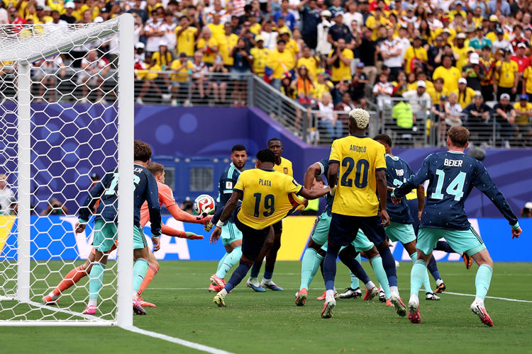 Giành vé đi tiếp! Ecuador lội ngược dòng 2-1 đánh bại Đức, Sané ghi bàn, Plata ấn định thắng lợi – Trọng tài nữ gây tranh cãi Giành vé đi tiếp! Ecuador lội ngược dòng 2-1 đánh bại Đức, Sané ghi bàn, Plata ấn định thắng lợi – Trọng tài nữ gây tranh cãi