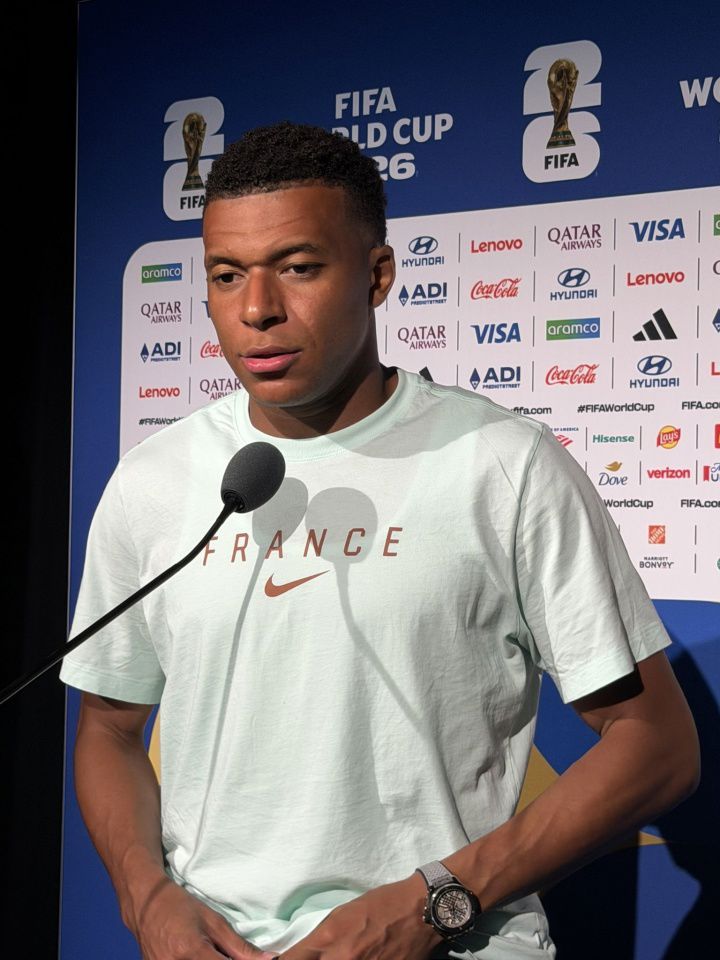 Mbappé: Chưa từng gặp chuyện như vậy, trọng tài nói có phạt đền rồi lại đổi ý