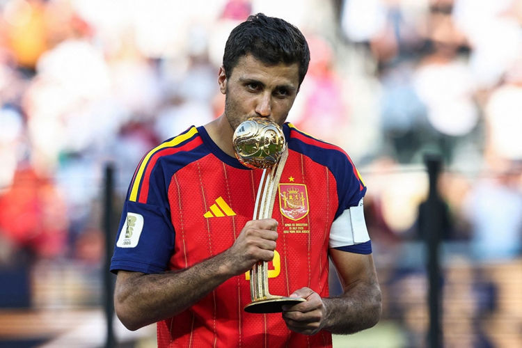 Truyền thông Tây Ban Nha: Rodri yêu cầu Man City không đòi giá quá cao, phí chuyển nhượng cuối cùng được ấn định ở mức 45 triệu + 5 triệu €
