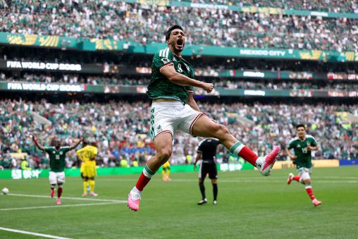 Trận khai mạc 3 thẻ đỏ! Mexico 2-0 Nam Phi, Quiñones và Jiménez lập công Trận khai mạc 3 thẻ đỏ! Mexico 2-0 Nam Phi, Quiñones và Jiménez lập công