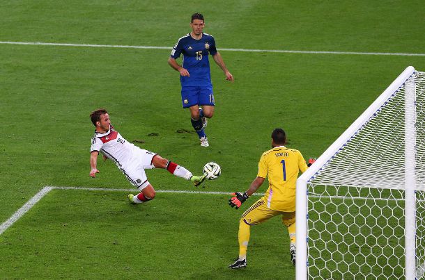 Götze ca ngợi Messi: Phần lớn thời gian chỉ đi bộ, nhưng khi cầm bóng thì không thể ngăn cản