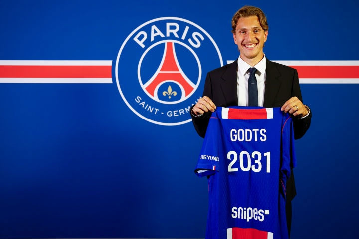 Paris ký hợp đồng liên tiếp 3 tiền đạo: Chính thức chiêu mộ tiền đạo 21 tuổi Godts với tổng phí chuyển nhượng 55 triệu euro Paris ký hợp đồng liên tiếp 3 tiền đạo: Chính thức chiêu mộ tiền đạo 21 tuổi Godts với tổng phí chuyển nhượng 55 triệu euro